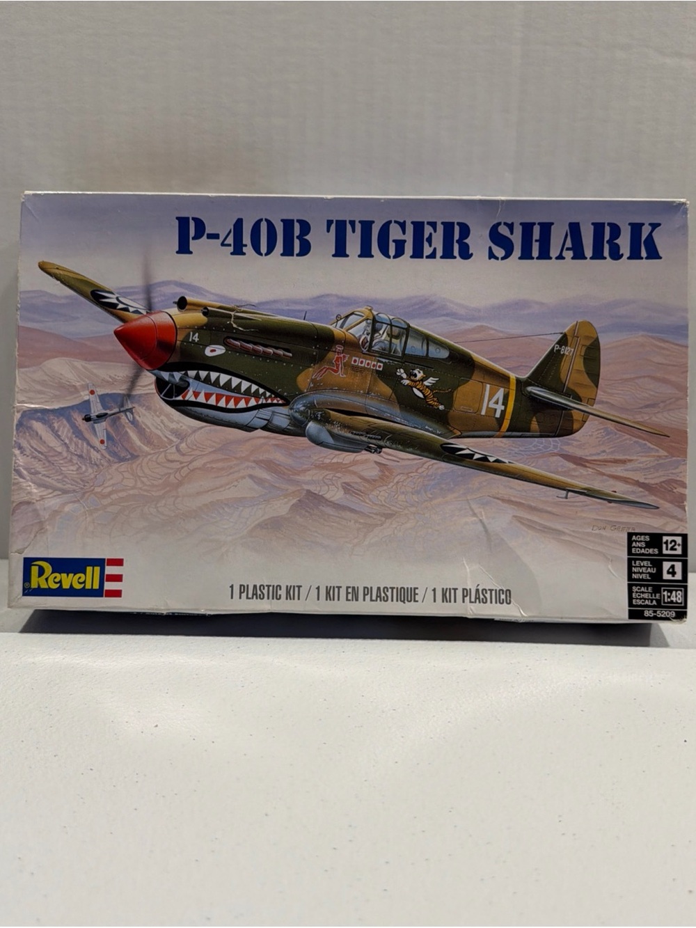 Revell P-40B Tiger Shark 1/48 Model Kit 85-5209 WWII Fighter Aircraft. Open Box!